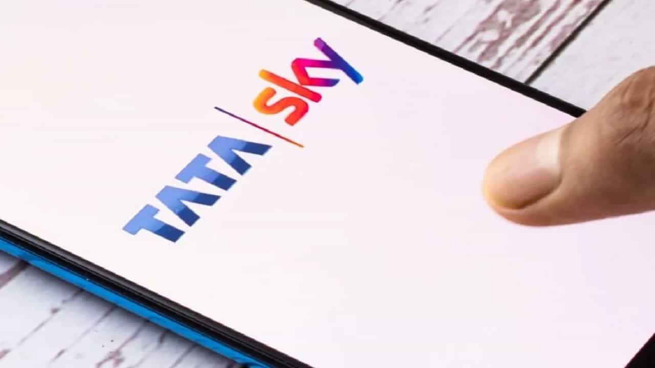 Tata Sky Rebrands As Tata Play: নাম বদলে টাটা স্কাই এখন টাটা প্লে, এবার মিলবে ওটিটি পরিষেবাও, খরচ মাত্র ৩৯৯ টাকা Tata Sky Rebrands As Tata Play: নাম বদলে টাটা স্কাই এখন টাটা প্লে, এবার মিলবে ওটিটি পরিষেবাও, খরচ মাত্র ৩৯৯ টাকা