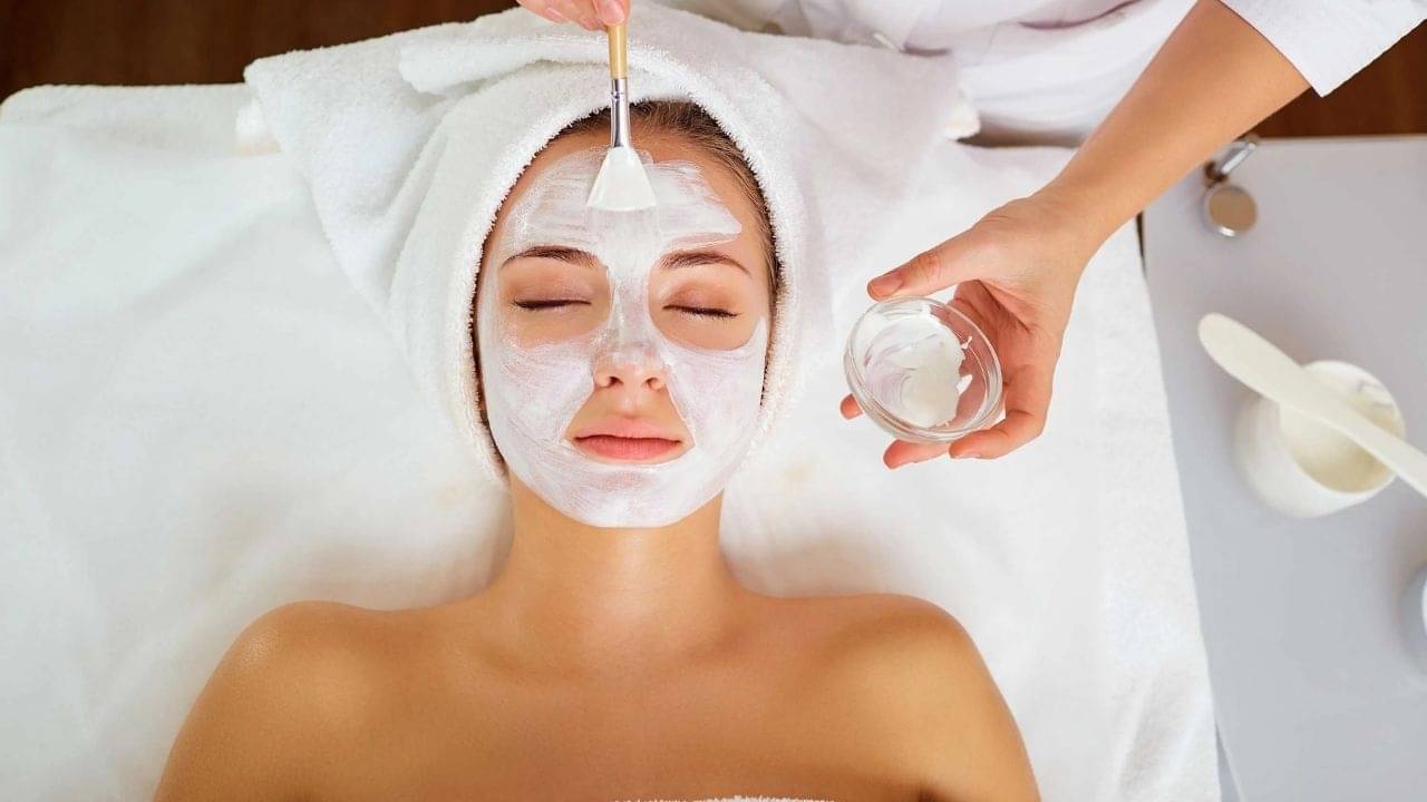 Facial: শীতকালে ফেসিয়াল করানোর সময় যে যে বিষয়গুলি মাথায় রেখে চলবেন...