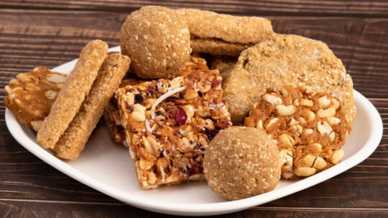 Winter Special Recipe: মকর সংক্রান্তি স্পেশাল তিলকূট মহিলাদের জন্য বিশেষ উপকারী! বাড়িতে কীভাবে বানাবেন, রইল তার রেসিপি