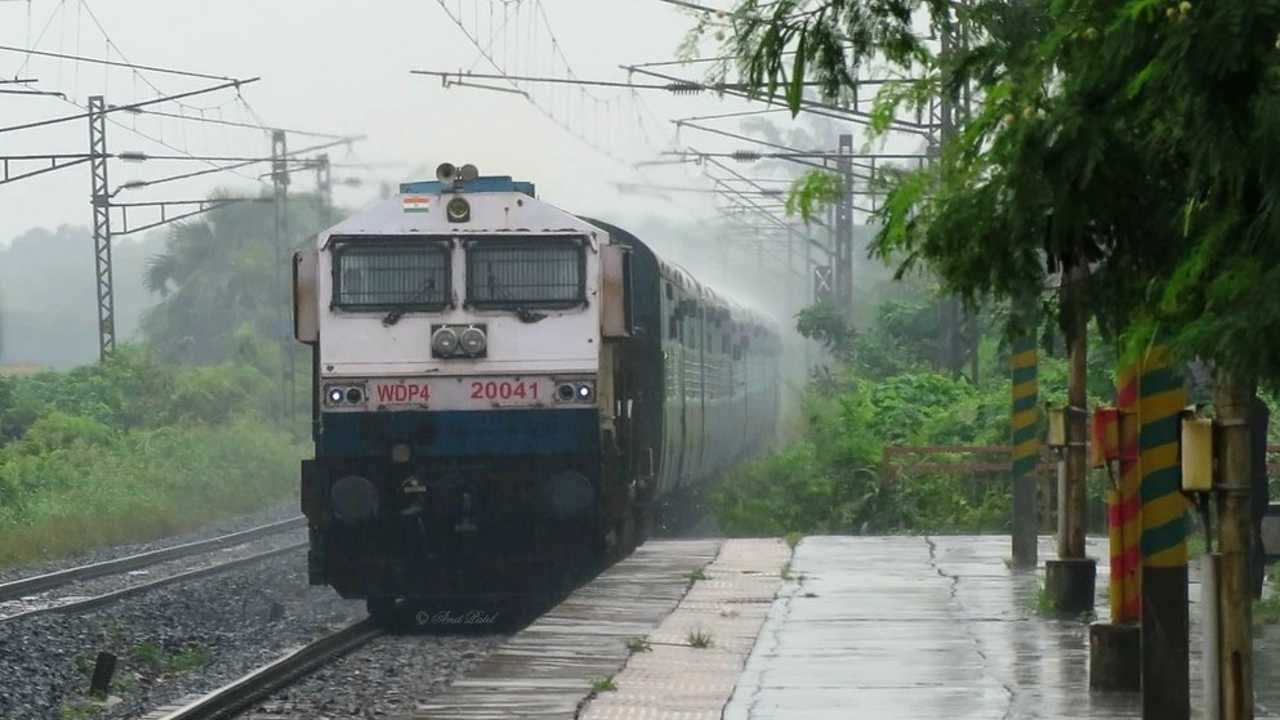 Maoist Attack in Rail Line: মধ্য রাতে বিস্ফোরণের শব্দে কেঁপে উঠল রেললাইন! তড়িঘড়ি রুট পরিবর্তন একাধিক ট্রেনের