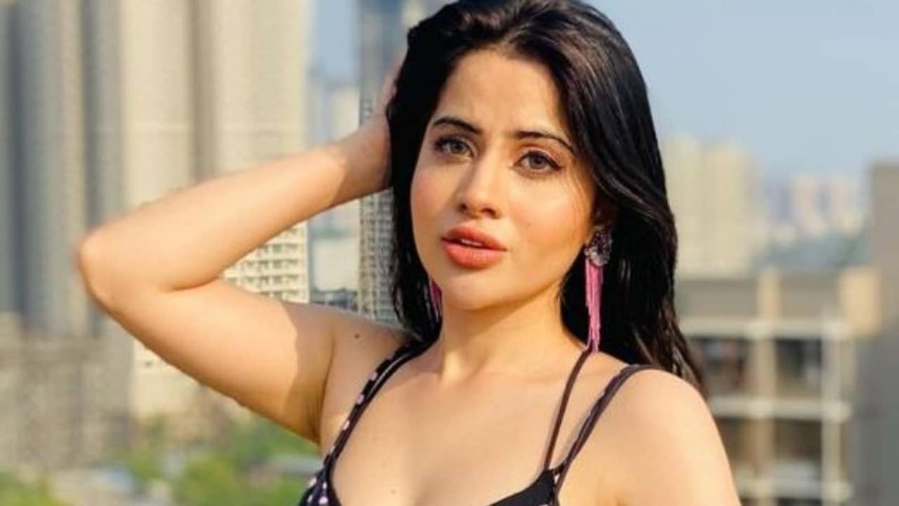 Urfi Javed: অভিনেত্রীর পিঠ জুড়ে লাভ বাইট, কার দৌলতে তাও হল ফাঁস!