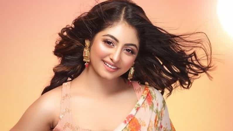 Tiyasha Roy: 'হুটহাট রেগে যাই না আর, চার বছরে অনেকটাই বড় হয়ে গিয়েছি আমি' Tiyasha Roy: 'হুটহাট রেগে যাই না আর, চার বছরে অনেকটাই বড় হয়ে গিয়েছি আমি'