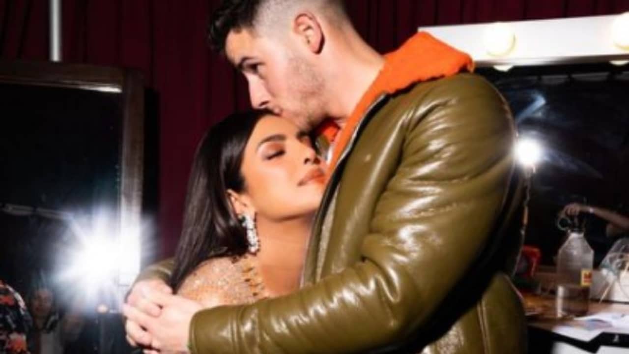 Nick-Priyanka: সারোগেসির মাধ্যমে ভূমিষ্ঠ হল সন্তান, বাবা-মা হলেন নিক-প্রিয়াঙ্কা