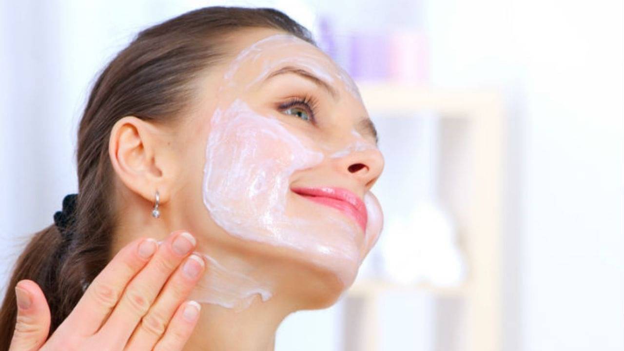 Skin Care Tips: ত্বককে সুস্থ রাখতে টক দই কি সত্যিই ভাল! রূপচর্চায় এর গুণের কথা জানলে অবাক হবেন...