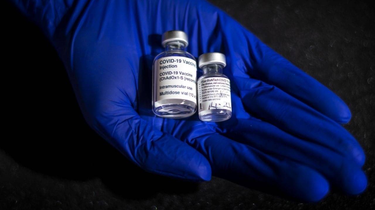 Vaccine Cocktail: দেশে কোভ্যাক্সিনের ঘাটতি মেটাতে ভ্যাকসিন ককটেলই বিকল্প বুস্টার! কী বলছেন আইসিএমআরের প্রাক্তন চিফ