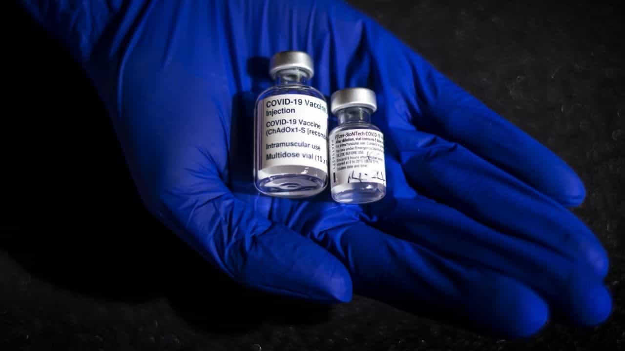 Vaccine Cocktail: দেশে কোভ্যাক্সিনের ঘাটতি মেটাতে ভ্যাকসিন ককটেলই বিকল্প বুস্টার! কী বলছেন আইসিএমআরের প্রাক্তন চিফ