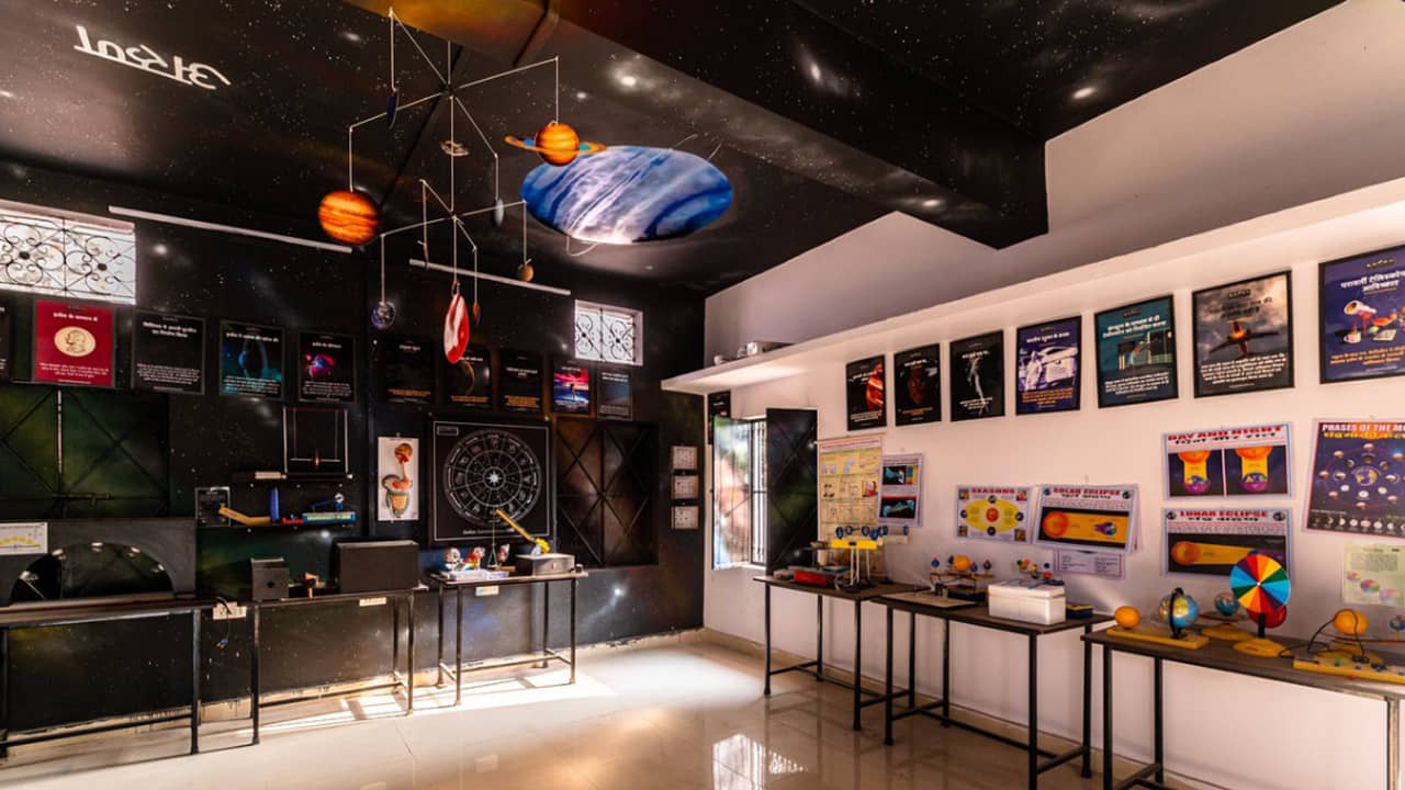 Viral Video: আমেরিকা নয়, উত্তরপ্রদেশের প্রত্যন্ত গ্রামের সরকারি স্কুলের এই অ্যাস্ট্রোনমি ল্যাব নজর কাড়ছে সারা বিশ্বের