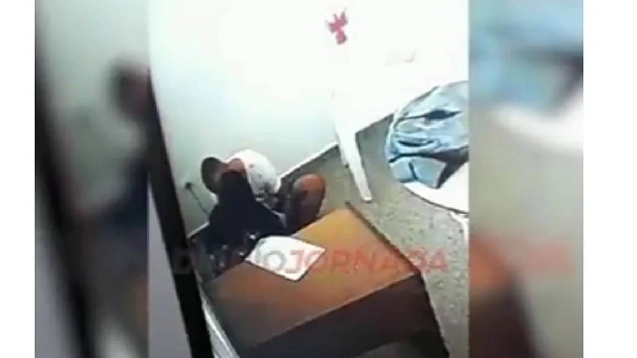 Viral Video: অপরাধীকে চুম্বন মহিলা বিচারকের, মৃত্যুদণ্ডের শাস্তি বদলে গেল যাবজ্জীবন কারাদণ্ডে, ভাইরাল ভিডিয়ো ঘিরে চাঞ্চল্য