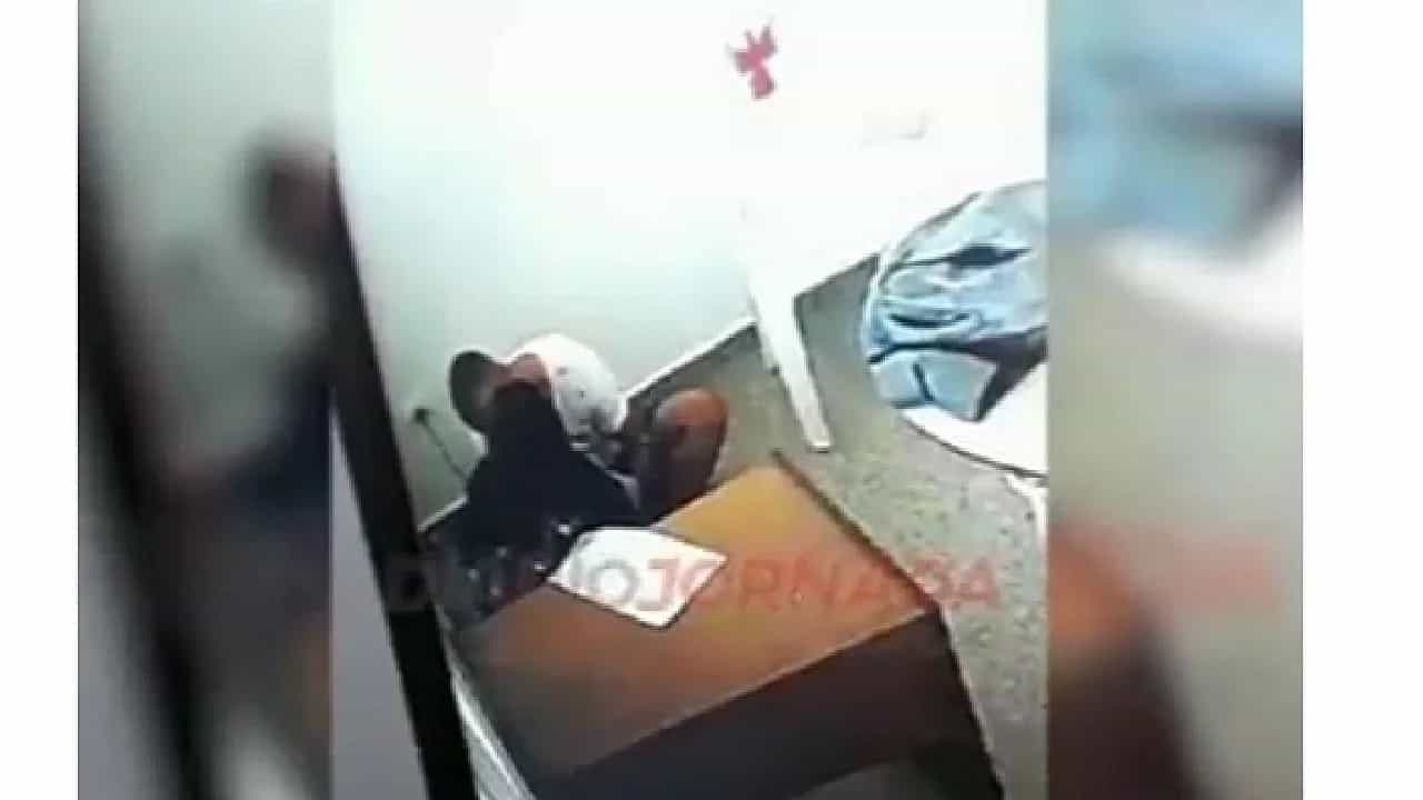 Viral Video: অপরাধীকে চুম্বন মহিলা বিচারকের, মৃত্যুদণ্ডের শাস্তি বদলে গেল যাবজ্জীবন কারাদণ্ডে, ভাইরাল ভিডিয়ো ঘিরে চাঞ্চল্য Viral Video: অপরাধীকে চুম্বন মহিলা বিচারকের, মৃত্যুদণ্ডের শাস্তি বদলে গেল যাবজ্জীবন কারাদণ্ডে, ভাইরাল ভিডিয়ো ঘিরে চাঞ্চল্য