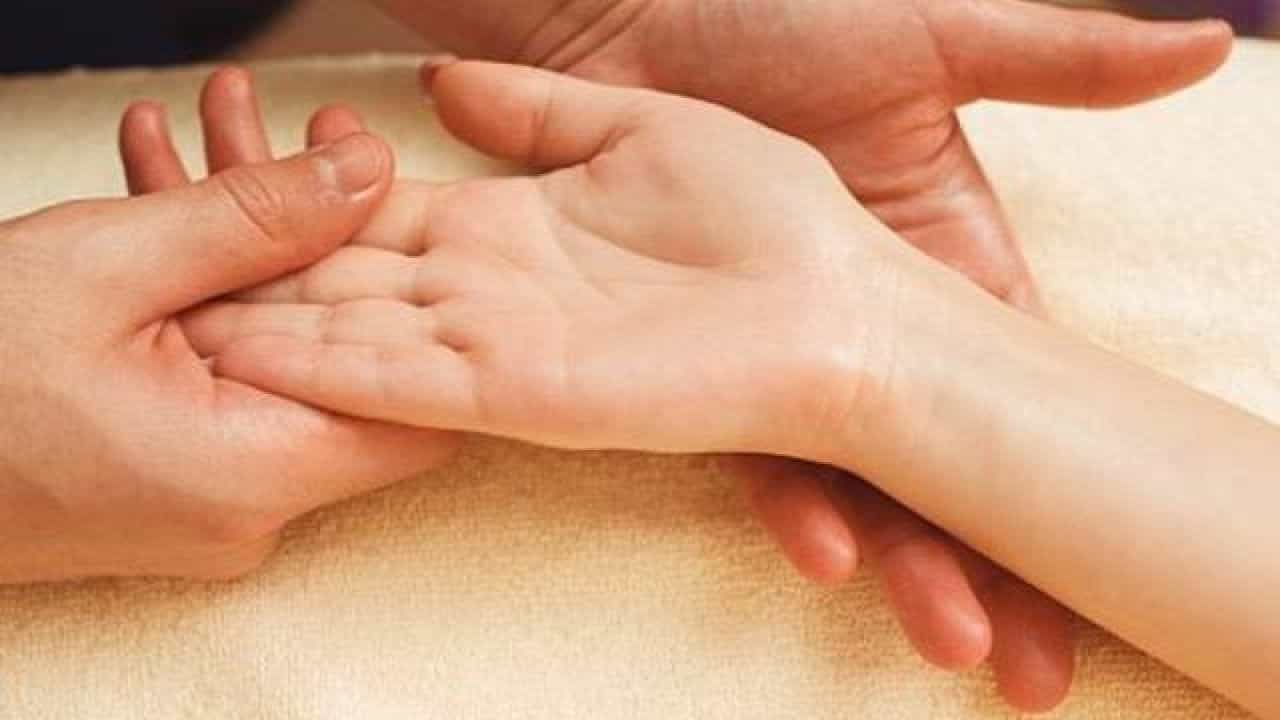 Palmistry: আপনার হাতের তালু আপনার ব্যক্তিত্ব সম্পর্কে কী ইঙ্গিত করে, জেনে নিন Palmistry: আপনার হাতের তালু আপনার ব্যক্তিত্ব সম্পর্কে কী ইঙ্গিত করে, জেনে নিন