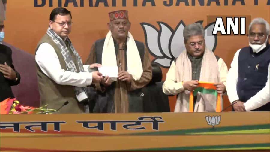 Uttarakhand Assembly Election : জল্পনার অবসান, দীর্ঘক্ষণের বৈঠকের পর বিজেপিতে যোগ প্রয়াত সিডিএস-এর ভাইয়ের