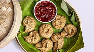 Snacks Recipe: সন্ধ্যের আড্ডায় চা বা কফির সঙ্গে পরিবেশন করুন বাঙালির প্রিয় ফুলকপির সিঙ্গারা!