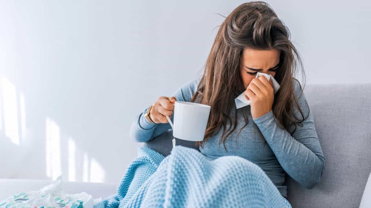 Winter Allergies: শীতকালে অ্যালার্জির জেরে চুলকানি, হাঁচি লেগেই রয়েছে! ৫টি টিপসেই হবে মুশকিল আসান Winter Allergies: শীতকালে অ্যালার্জির জেরে চুলকানি, হাঁচি লেগেই রয়েছে! ৫টি টিপসেই হবে মুশকিল আসান