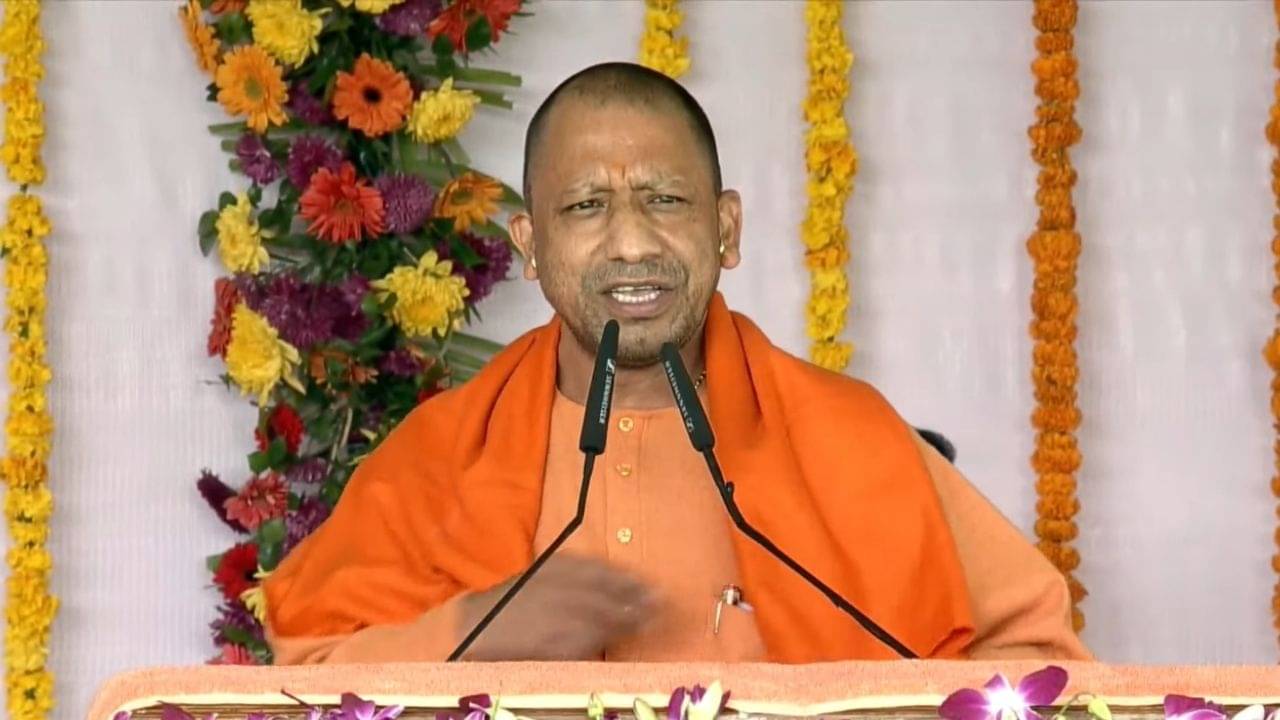 CM Yogi Adityanath to Contest From Gorakhpur: অযোধ্যা বা মথুরা নয়, মুখ্যমন্ত্রী যোগী আদিত্যনাথ লড়বেন এই কেন্দ্র থেকেই...