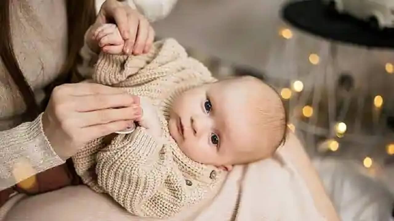 Child omicron symptoms: বছর দুয়ের শিশুও রক্ষা পাচ্ছে না কোভিড থেকে, কেন হচ্ছে? জানুন