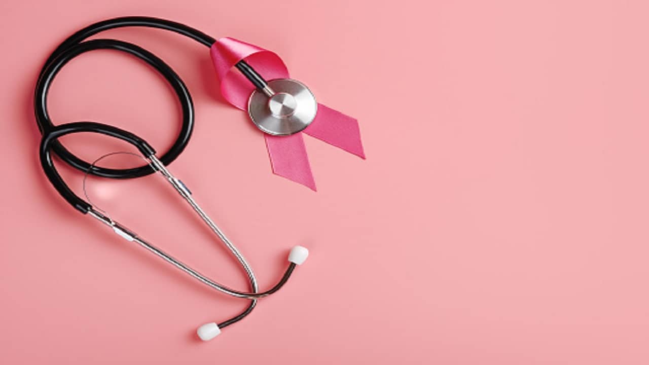 Breast cancer: স্তন ক্যানসারের এই সাধারণ লক্ষণগুলিই মহিলারা উপেক্ষা করে যান! কেন?