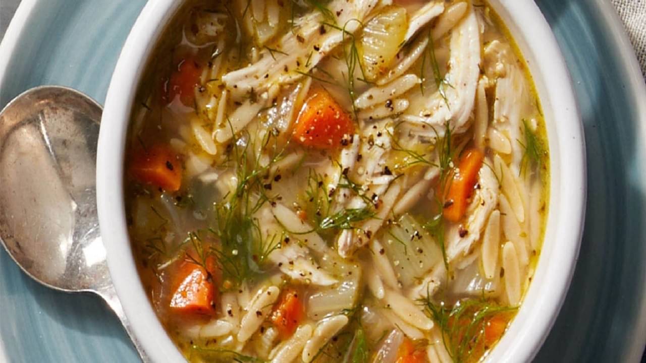 Sore Throat: গলা ব্যথায় কিছুই খেতে পারছেন না? রইল হাফ ডজন অর্বথ্য ঘরোয়া টোটকা