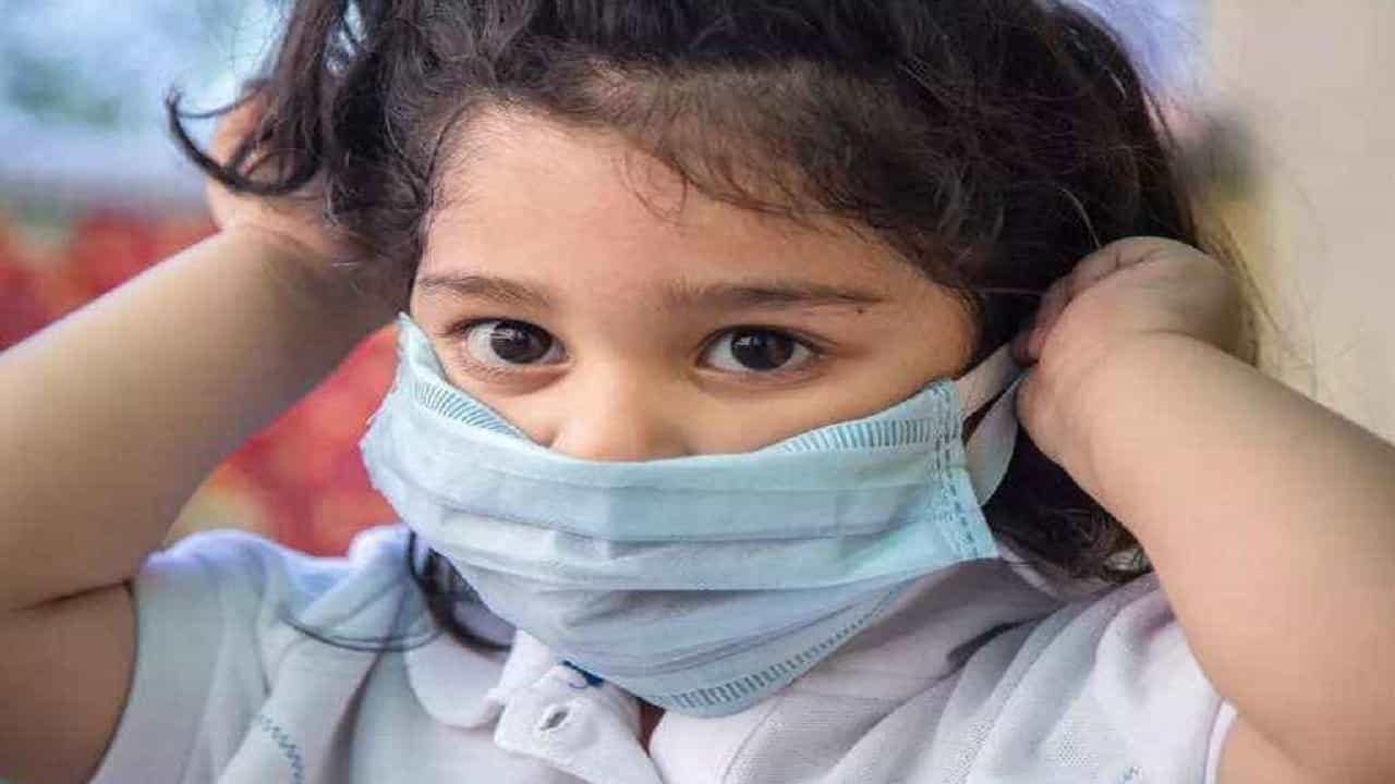 Omicron in Children: ওমিক্রনে আক্রান্ত হচ্ছে শিশুরাও, কী কী লক্ষণ দেখে বুঝবেন? পড়ুুন চিকিৎসকের পরামর্শ