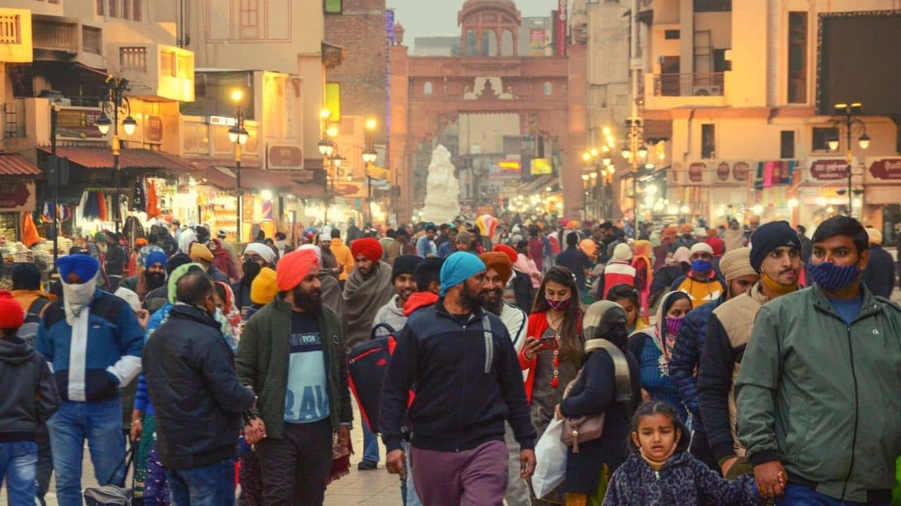 Indias Daily COVID-19 Update: শিকেয় সচেতনতা, একদিনেই আক্রান্ত প্রায় সাড়ে ৩ লাখ! উর্ধ্বমুখী সংক্রমণের হারও