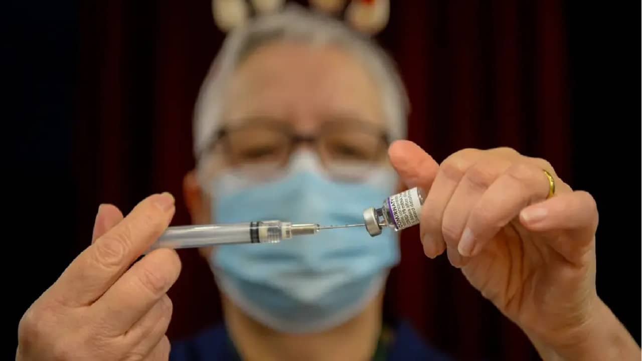 Corona Outbreak: একদিনে ১০ লক্ষের বেশি সংক্রমণ, করোনা আক্রান্তদেরও ছুটি নেই আমেরিকায়