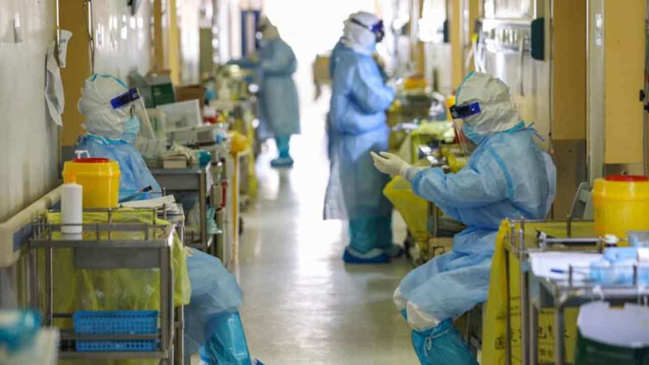 India's COVID-19 & Omicron Cases: ৯ দিনেই ৬ গুণ বৃদ্ধি! ৬০ হাজারের দোরগোড়ায় করোনার দৈনিক সংক্রমণ