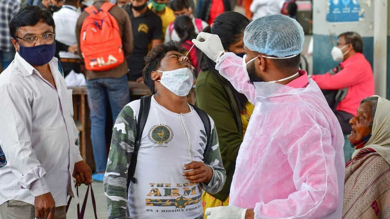 COVID Bulletin: লাগাতার ৩ দিন! রাজ্যে দৈনিক সংক্রমণ ৫ হাজারের কম