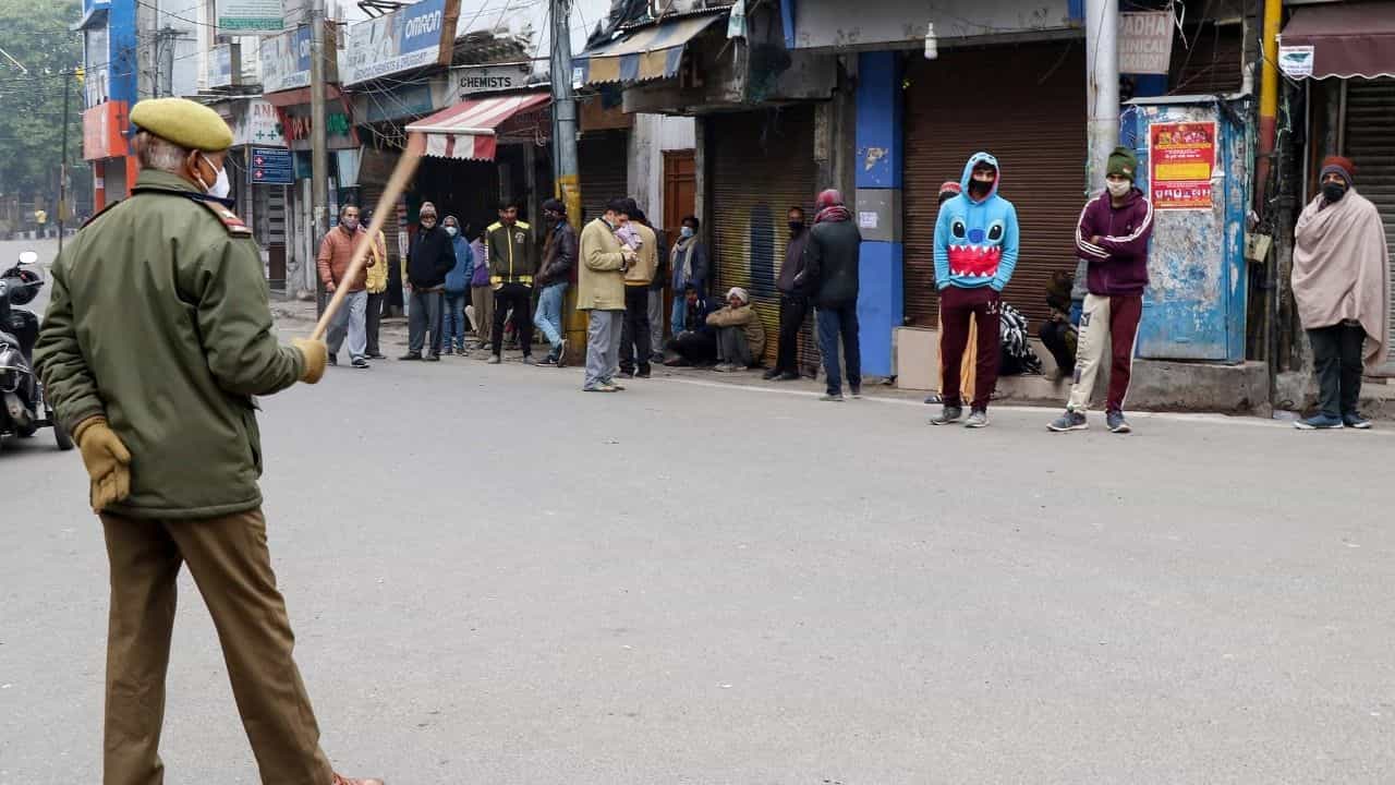 COVID-19 Restriction Extended: ৪০৭টি জেলাতেই সংক্রমণের হার ১০ শতাংশে বেশি! বিধিনিষেধের মেয়াদ বাড়াল কেন্দ্র COVID-19 Restriction Extended: ৪০৭টি জেলাতেই সংক্রমণের হার ১০ শতাংশে বেশি! বিধিনিষেধের মেয়াদ বাড়াল কেন্দ্র