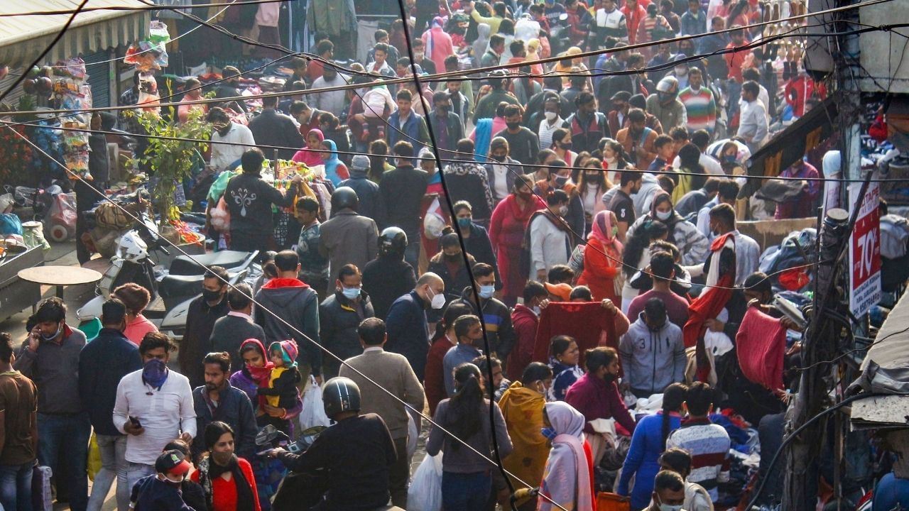 Delhi COVID Restrictions: লকডাউন না হলেও কাটছাঁট কর্মীসংখ্যায়, সপ্তাহন্তে কার্ফুও জারি দিল্লিতে