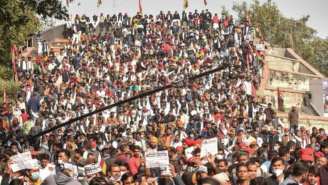 Covid Norms Violation at UP: বিজেপি ত্যাগী মন্ত্রী-বিধায়কদের স্বাগত জানাতে এসে বিপত্তি! করোনাবিধি ভঙ্গের অভিযোগ ২৫০০ সপা সমর্থকের বিরুদ্ধে