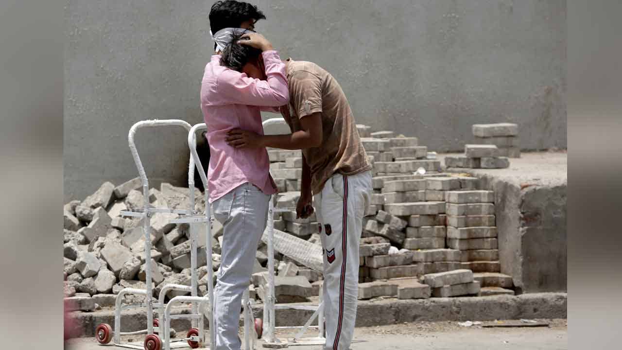 Covid in Kolkata: ভাবছেন মৃদু উপসর্গ, মৃত্যহার কম! আসল বিপদ কোথায় ঘটবে স্পষ্ট করছেন চিকিৎসকরা