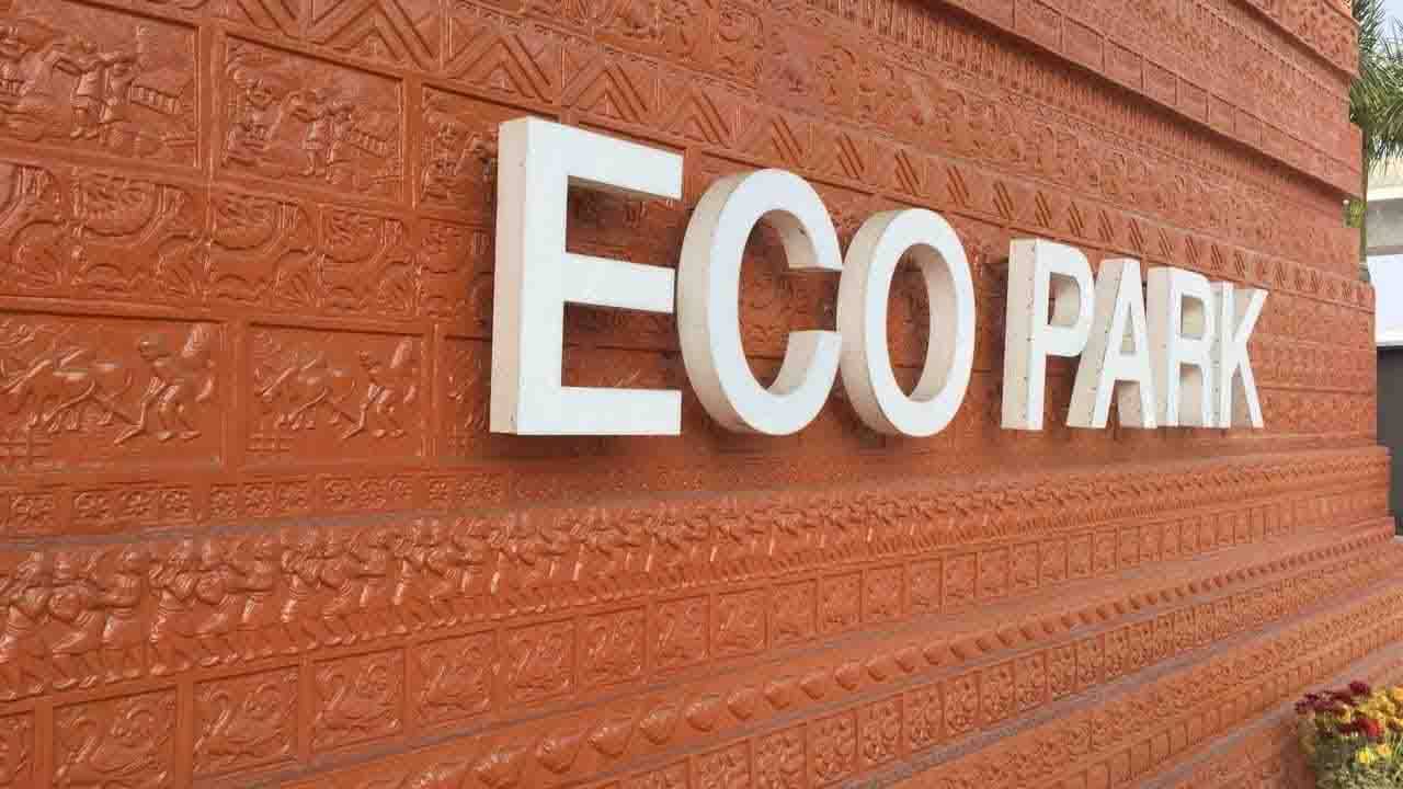 New Year Celebration: ২১-কে ছাপিয়ে ২২! নতুন বছরে ইকো পার্কে ৭৫ হাজার মানুষের ঢল...পাল্লা দিয়ে বাড়ল সংক্রমণ