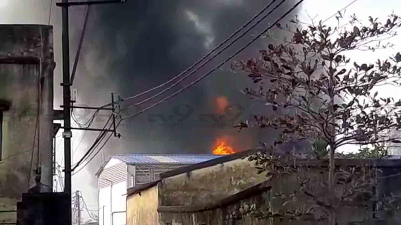 Kaikhali Fire: আগুন লাগার পর 'বাঁচাও বাঁচাও' আর্তনাদ! খোঁজ নেই বৃদ্ধ নিরাপত্তা রক্ষীর, কৈখালির 'জতুগৃহে' দগ্ধ দেহ কার...