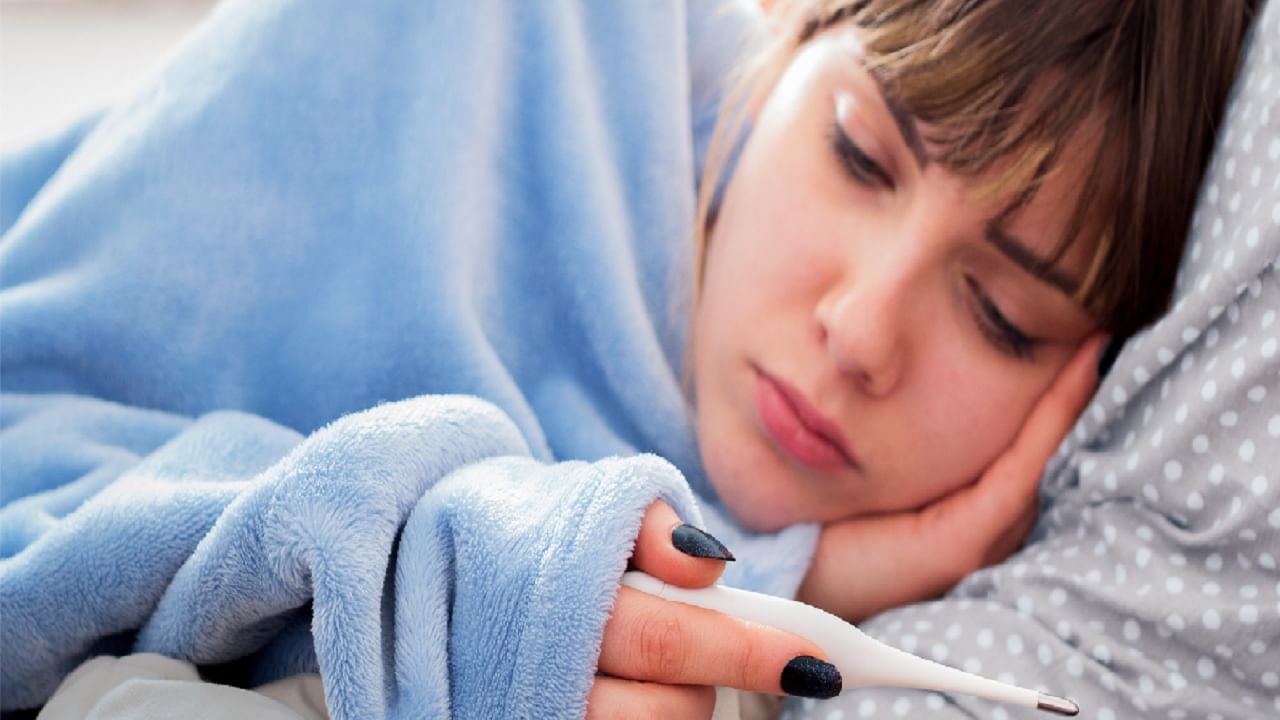 Covidomicron symptoms শুকনো কাশিতে রাতে ঘুমনো দায়! দেখে নিন ঘরোয়া