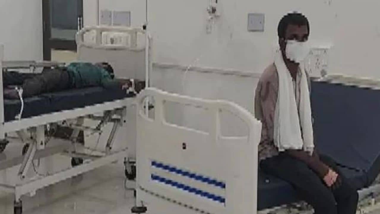 Toxic Gas Leak in Surat: নাকে কেমন একটা গন্ধ এল, তারপরই মাটিতে লুটিয়ে পড়লেন কর্মীরা! কারখানায় গ্যাস লিক করে মৃত ৬