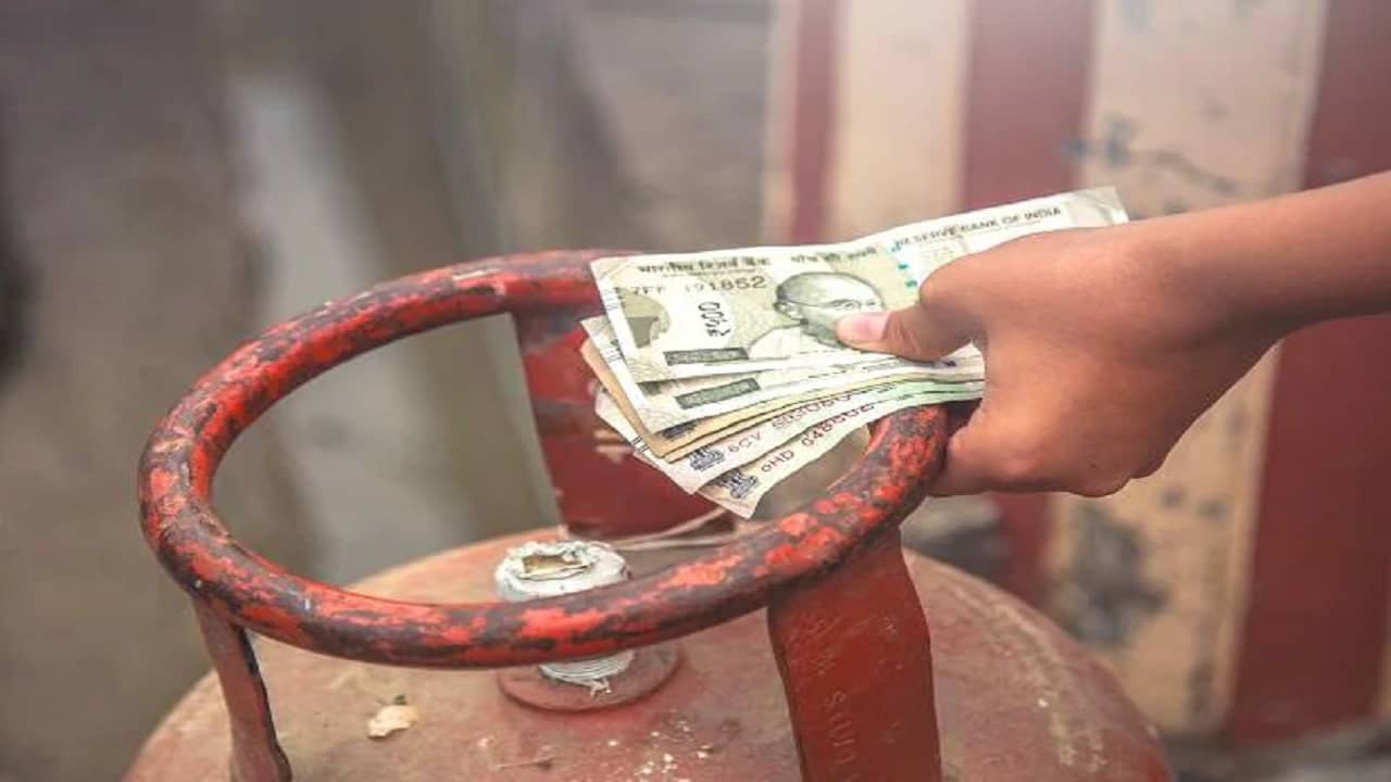 Simple kitchen hack: সংসার খরচার সঙ্গে পাল্লা দিয়ে বাড়ছে গ্যাসের দাম! এই উপায় প্রয়োগ করুন, সাশ্রয় হবে