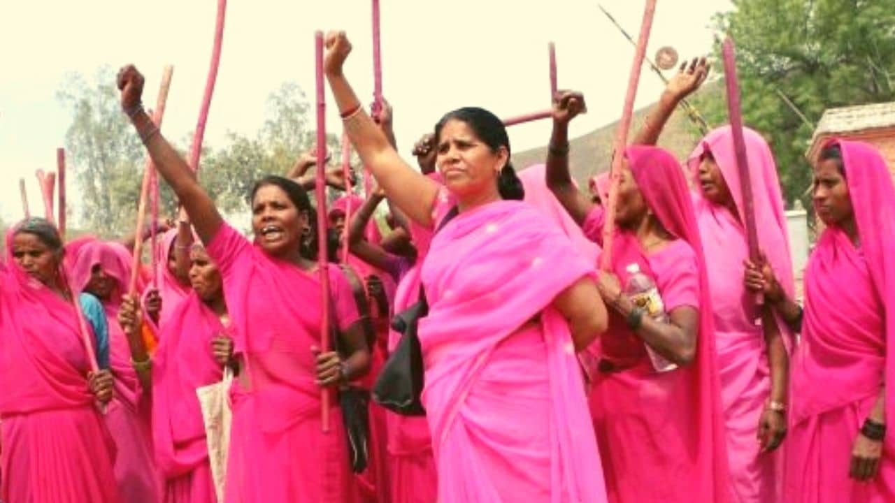 Gulabi Gang Chief Quits UP Congress: দ্বিতীয় সুযোগ দিতে নারাজ দল, ক্ষোভে কংগ্রেস ছাড়লেন গুলাবি গ্যাংয়ের প্রতিষ্ঠাতা