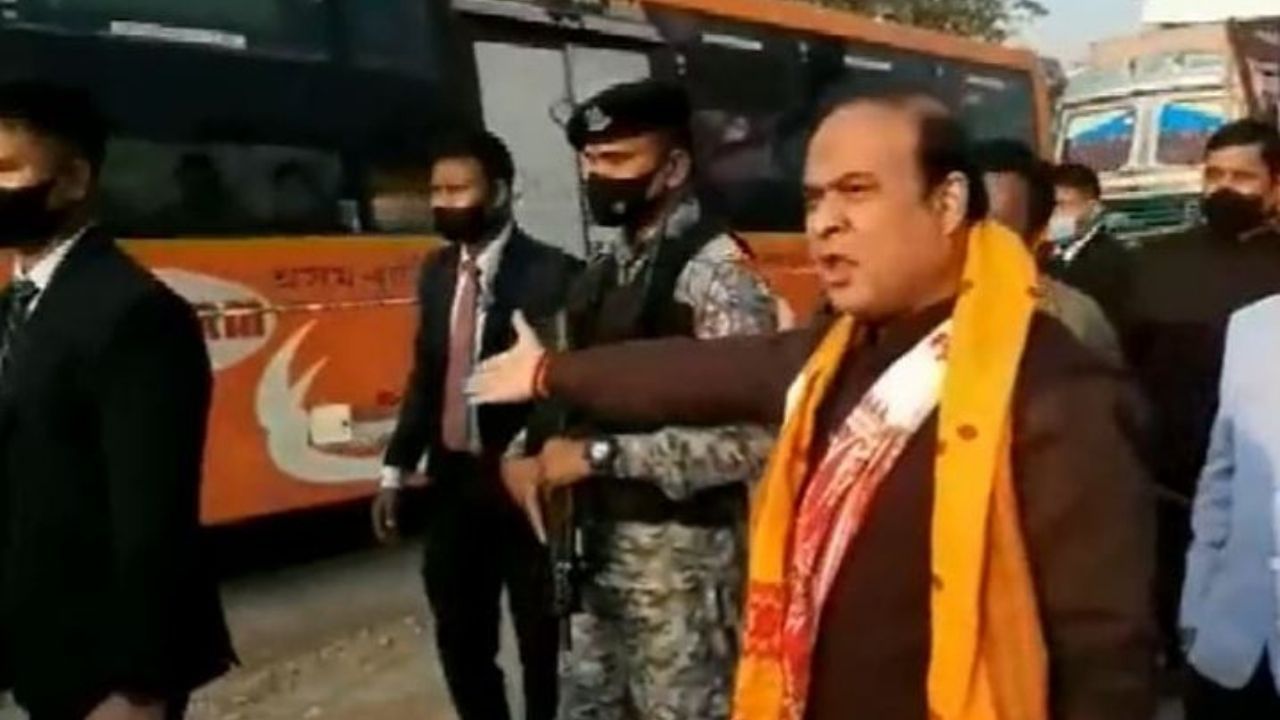 Assam CM Scold Nagaon DC: 'কোনও মহারাজা আসছে নাকি?', কনভয়ের জন্য রাস্তা আটকানোয় ধমক ডিসিকে ধমক মুখ্যমন্ত্রীর
