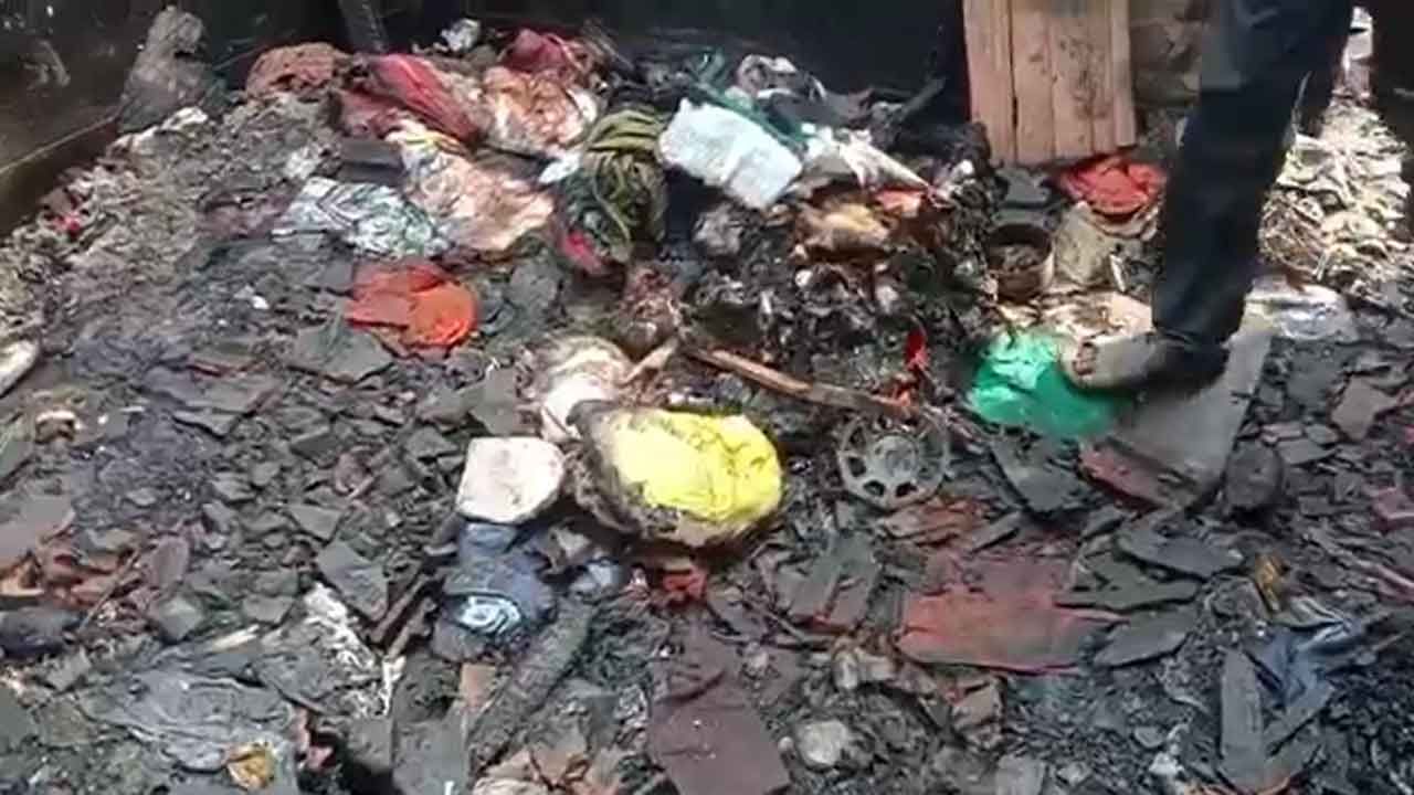 Kolkata Fire: জ্বলছিল একের পর এক ঝুপড়ি, বের হতে পারেনি ওরা, ঘরেই ঝলসে শেষ খুদে প্রাণগুলো