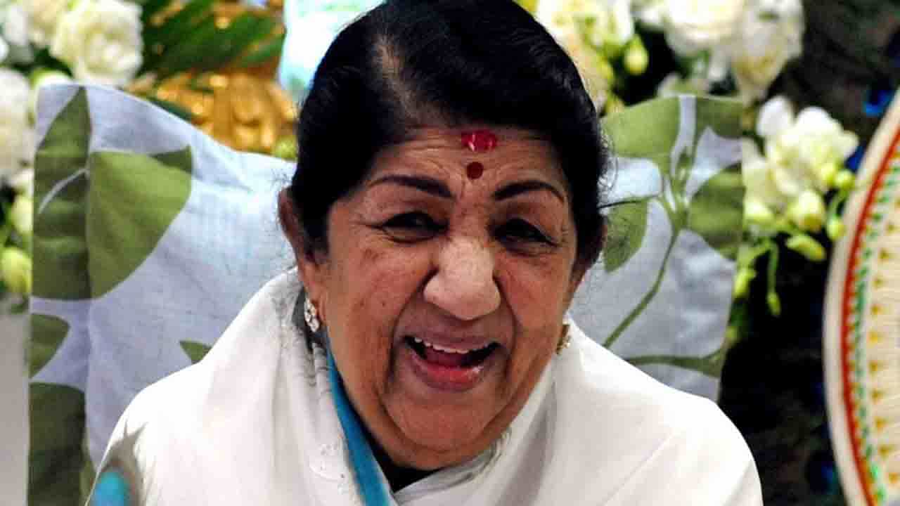 Lata Mangeshkar Covid: করোনার সঙ্গে নিউমোনিয়া, আরও ১০-১২দিন আইসিইউতে লতা Lata Mangeshkar Covid: করোনার সঙ্গে নিউমোনিয়া, আরও ১০-১২দিন আইসিইউতে লতা