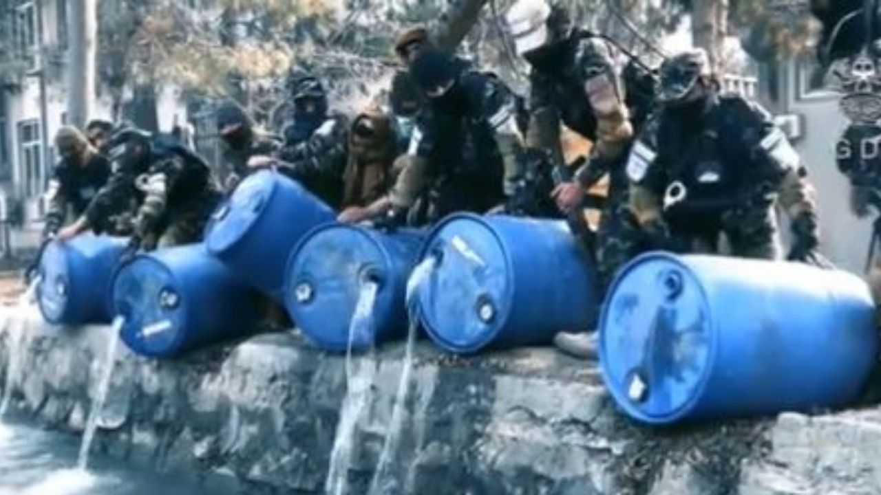 Viral Video of Taliban pouring Liquor: জল নয়, খালে বইছে সুরা! ৩ হাজার লিটার মদ নষ্ট করল তালিবান
