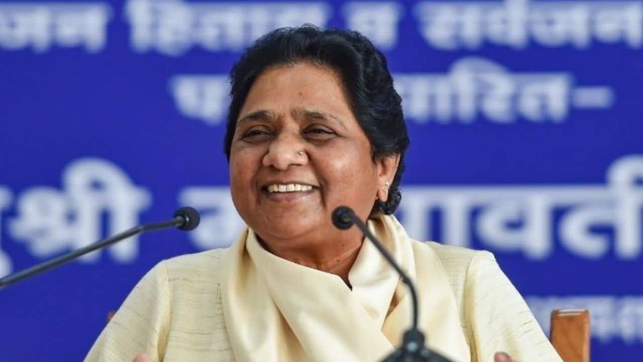 Mayawati attacks Yogi: এক মস্ত বাংলোয় বাস করেন যোগী! ভোটের আগেই আক্রমণে শান মায়াবতীর