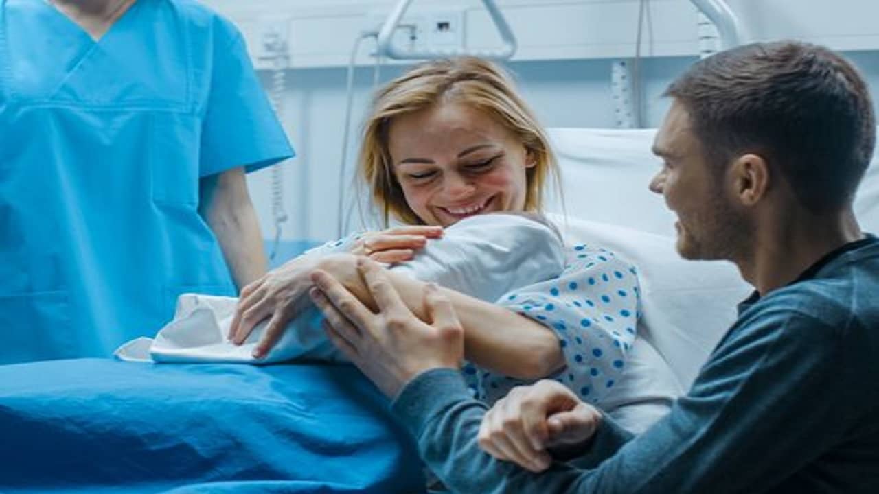 Omicron effect on Pregnant women: সদ্যজাত থেকে গর্ভবতী, ওমিক্রন কতটা ক্ষতি করছে তাদের শরীর? জানুন...