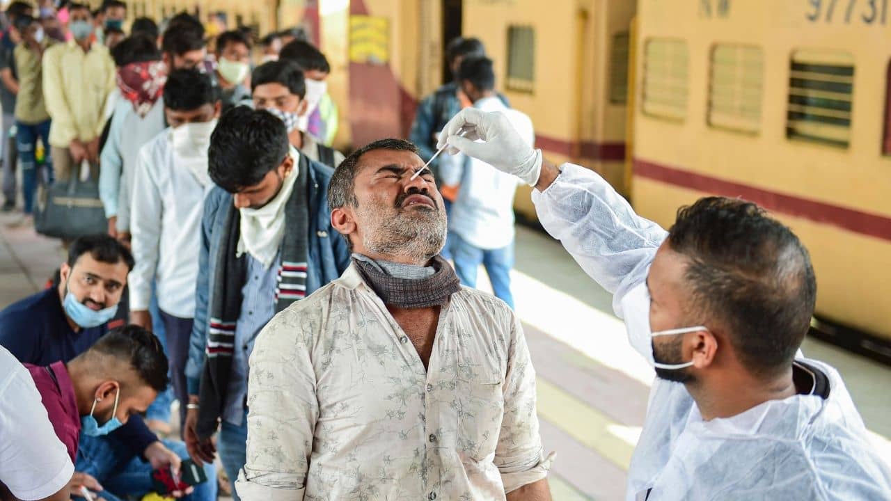 Mumbai COVID-19 Cases: ফিরছে দ্বিতীয় ঢেউয়ের আতঙ্ক!  মুম্বইয়ে এক ধাক্কায় দৈনিক আক্রান্ত বেড়ে ১০ হাজার