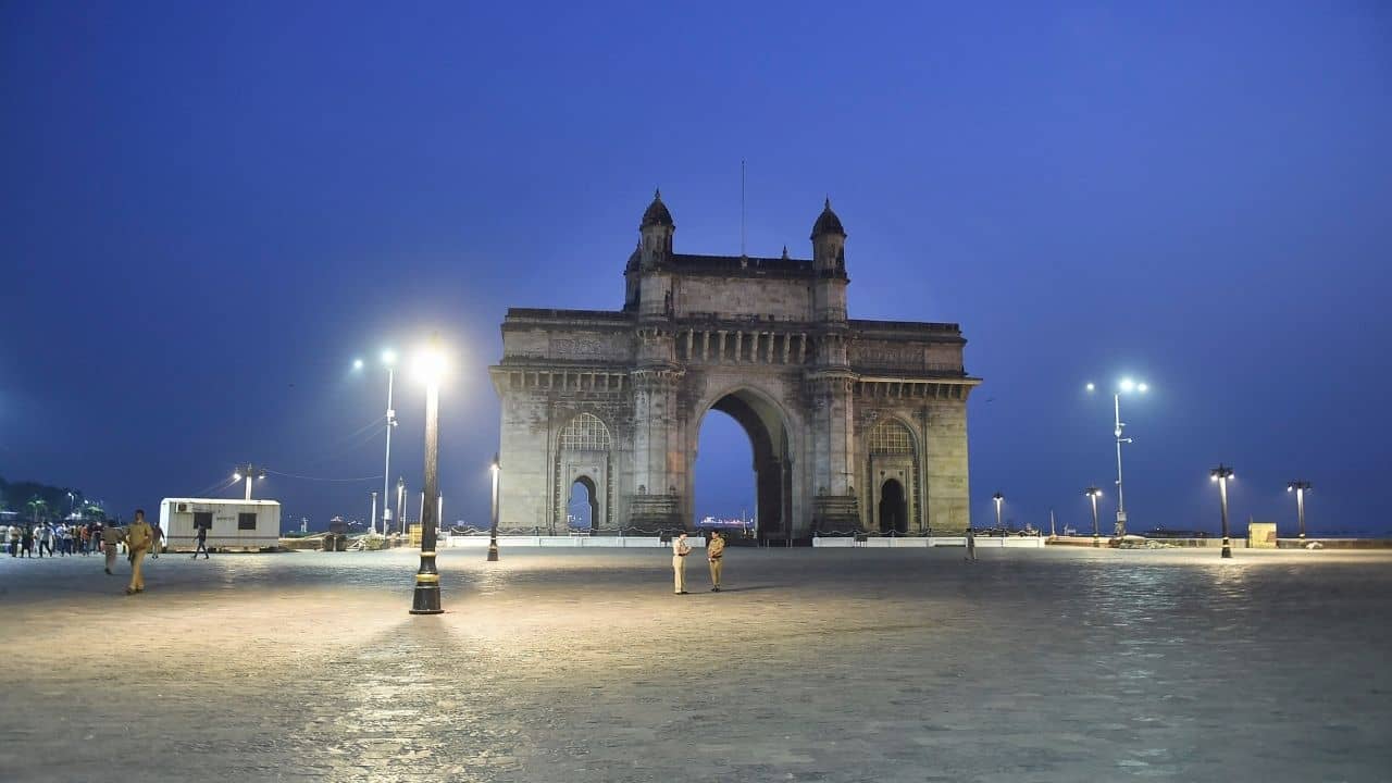 Mumbai COVID-19 Lockdown: বন্ধ প্রথম থেকে একাদশ শ্রেণির পঠনপাঠন, ভিড় নিয়ন্ত্রণে মিনি লকডাউনের চিন্তাভাবনা মুম্বইয়ে