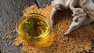 Mustard Oil: ত্বক হোক বা চুল, তেল মালিশের জন্য বেছে নিন সর্ষের তেলকে! তফাৎ নিজেই বুঝতে পারবেন