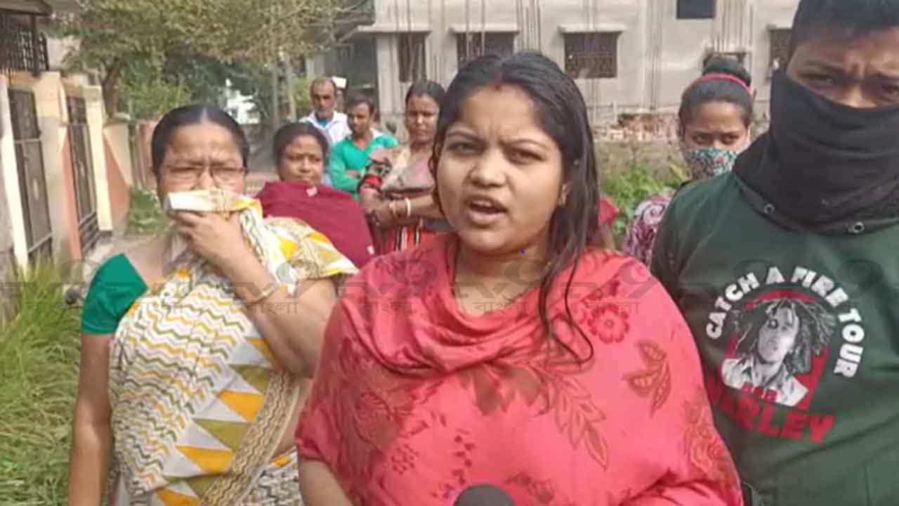 Narendrapur: মাঝরাতে ঘরে ঢুকল দুই অচেনা যুবক, মহিলাকে খাটে ঠেসে ধরে ভয়ঙ্কর কাণ্ড...