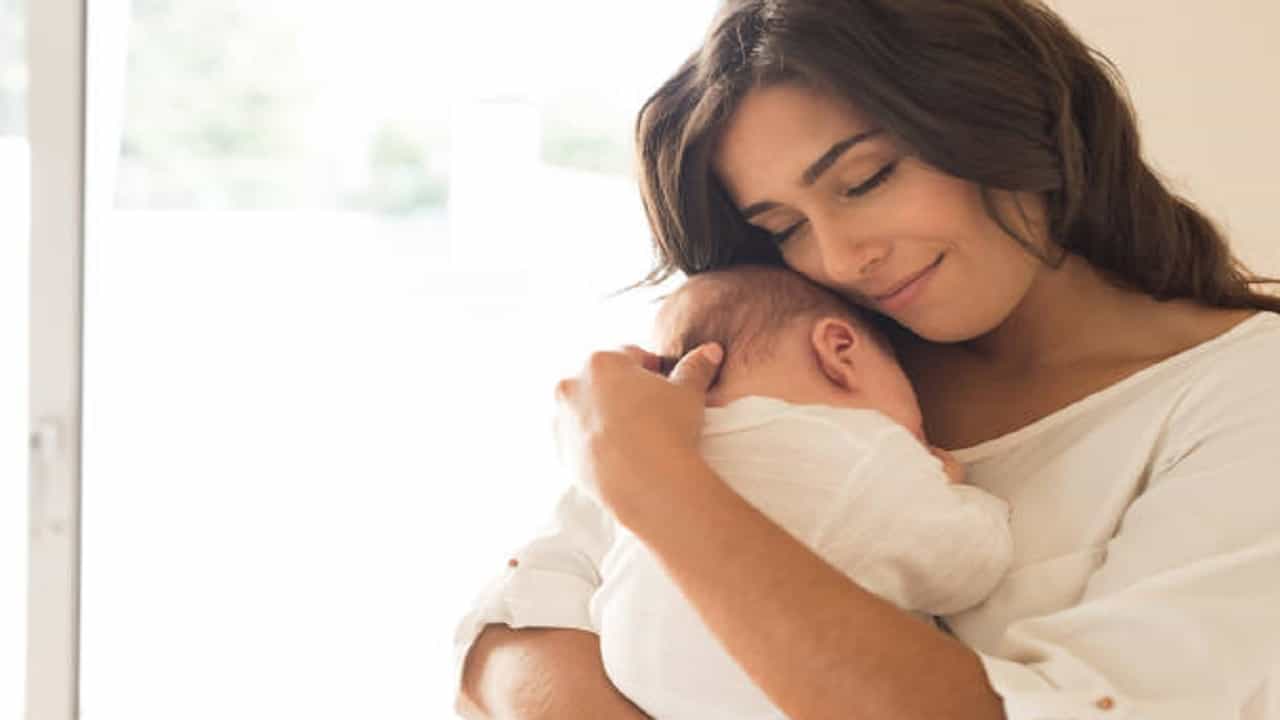 Covid Vaccination For Infants: আশঙ্কার অবসান, কোভিডের টিকা নেওয়া থাকলে মায়ের দুধ থেকে অ্যান্টিবডি তৈরি হবে শিশুর শরীরে!