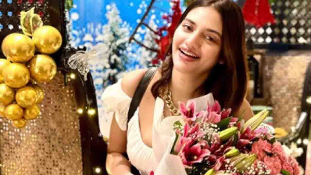 Nusrat Jahan: ময়ূরী অবতারে নুসরত, পেখম তুলে নাচতে বলছেন অভিনেত্রী-সাংসদ