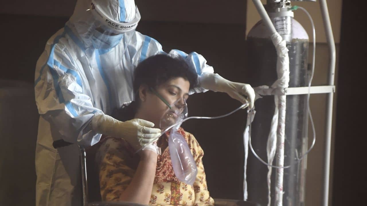 Omicron Symptoms: স্বাদ-গন্ধ চলে যাওয়া নয়, এই উপসর্গগুলি দেখলেই বুঝবেন শরীরে বাসা বেঁধেছে ওমিক্রন