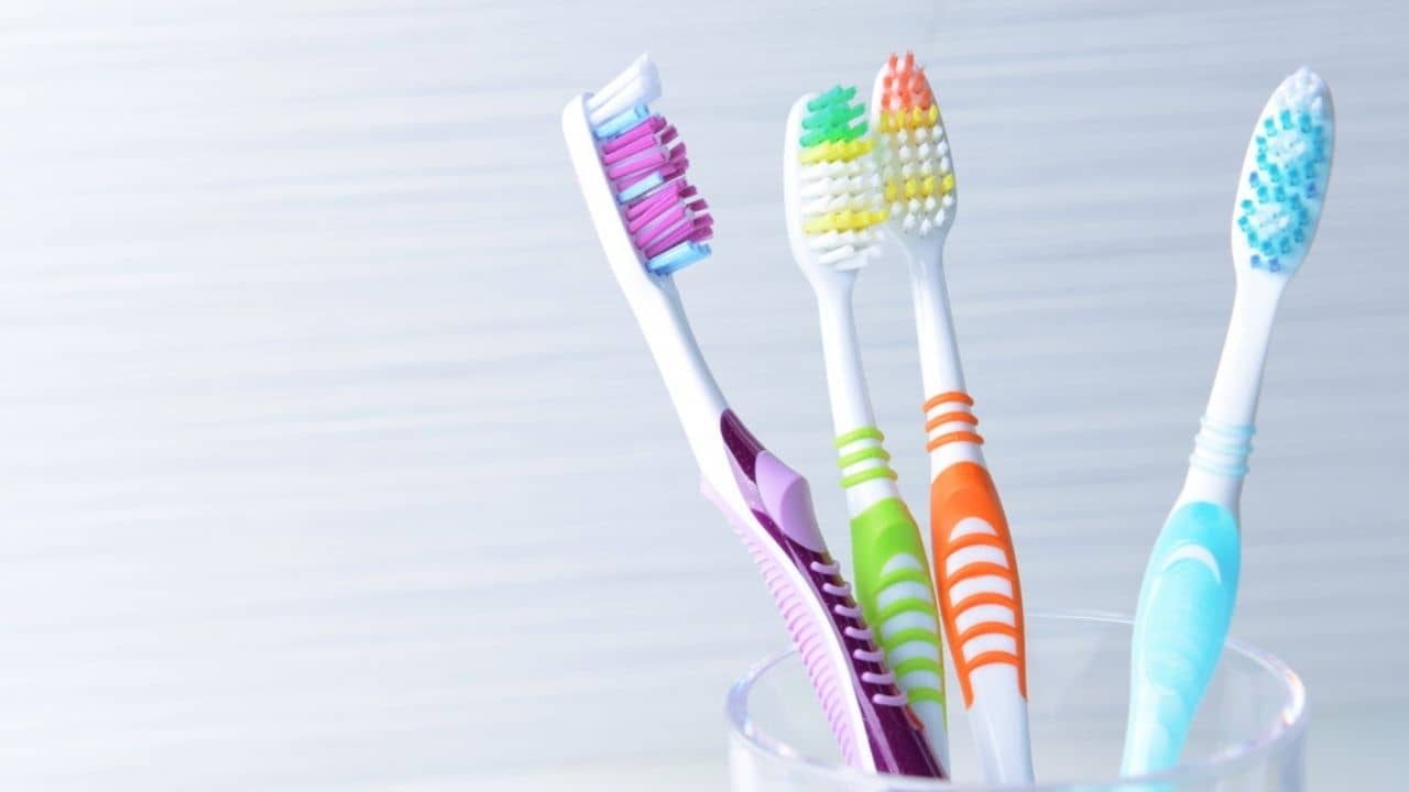 Covid-19: কোভিড থেকে সুস্থ হওয়ার পর ব্যবহৃত টুথব্রাশ ফেলে দিয়েছেন তো! যদি না করেন, তাহলে সাবধান হোন এখনই